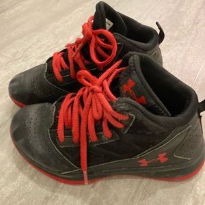 Youth size 13 Under Armour basketball shoes in gently used condition
